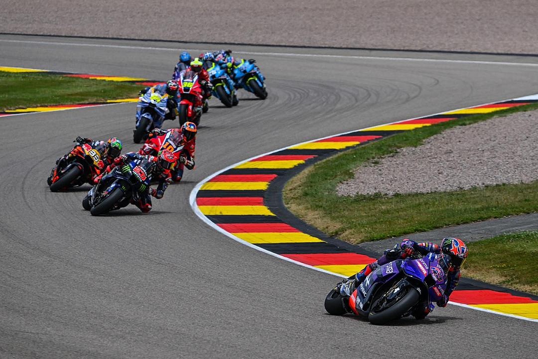 5 เคล็ดลับ ‘หนีโค้ง’ แบบโปร! เข้าเร็ว ออกไว แซงได้แบบเนียน ๆ