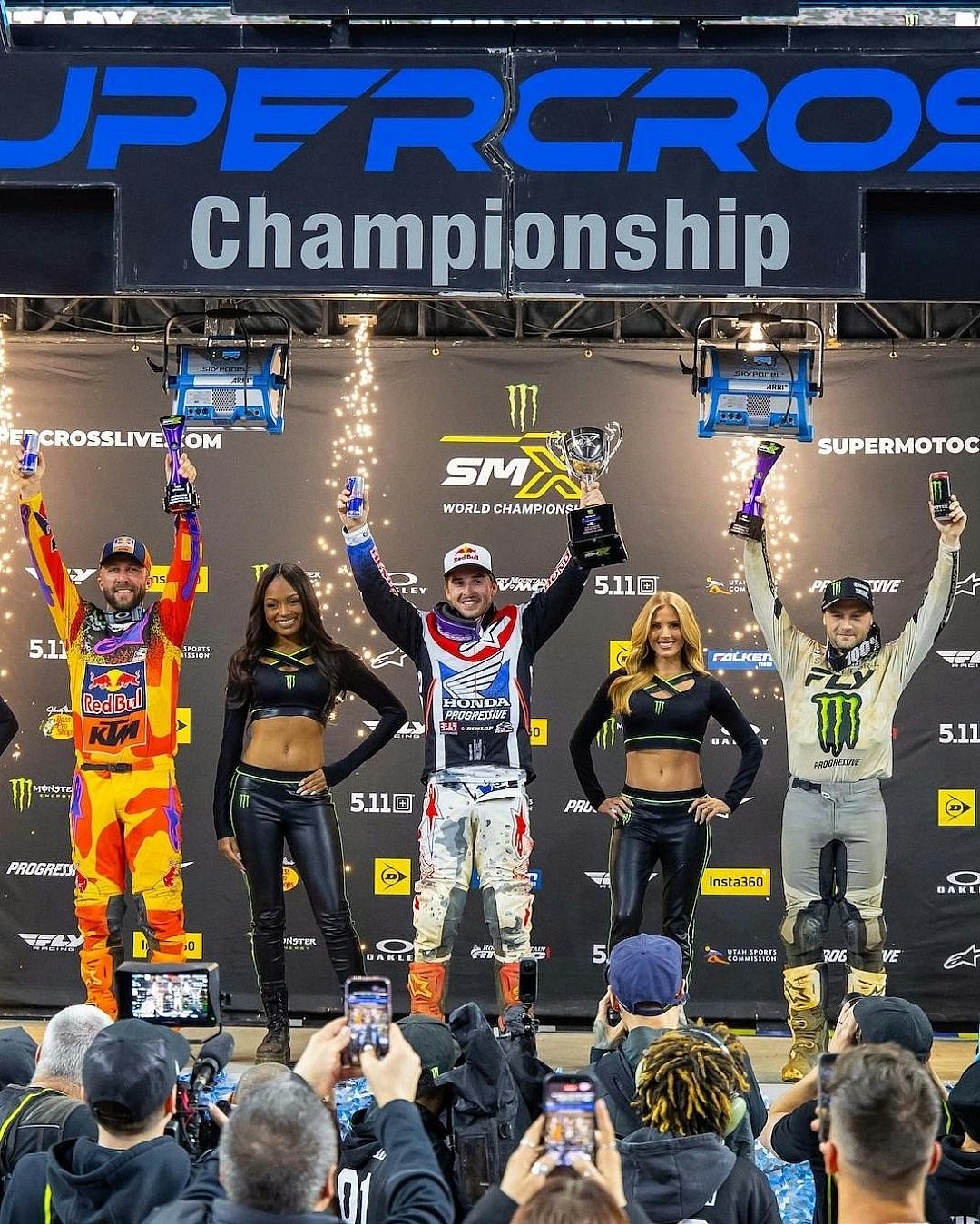 Arlington เดือดทุกคลาส! Hunter Lawrence ปลดล็อกชัยชนะ 450SMX ครั้งแรก, Pierce Brown พลิกเกมคว้าแชมป์เปิด 250 East