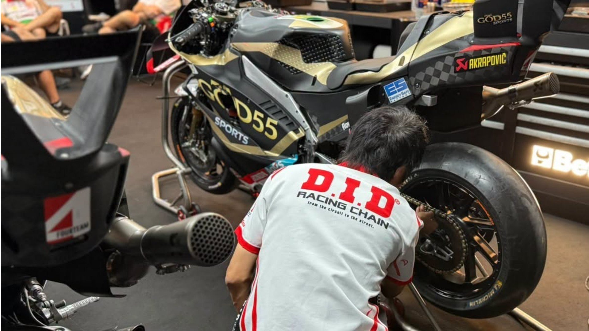 โซ่ตึงไม่ใช่คำตอบเสมอไป! เปิดเบื้องหลังทีม D.I.D ตรวจระบบโซ่รถแข่ง MotoGP ก่อนออกสตาร์ท